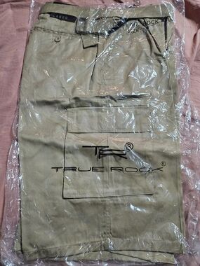 New TRUE ROCK Men’s Khaki Cargo Shorts with Belt Sz 36